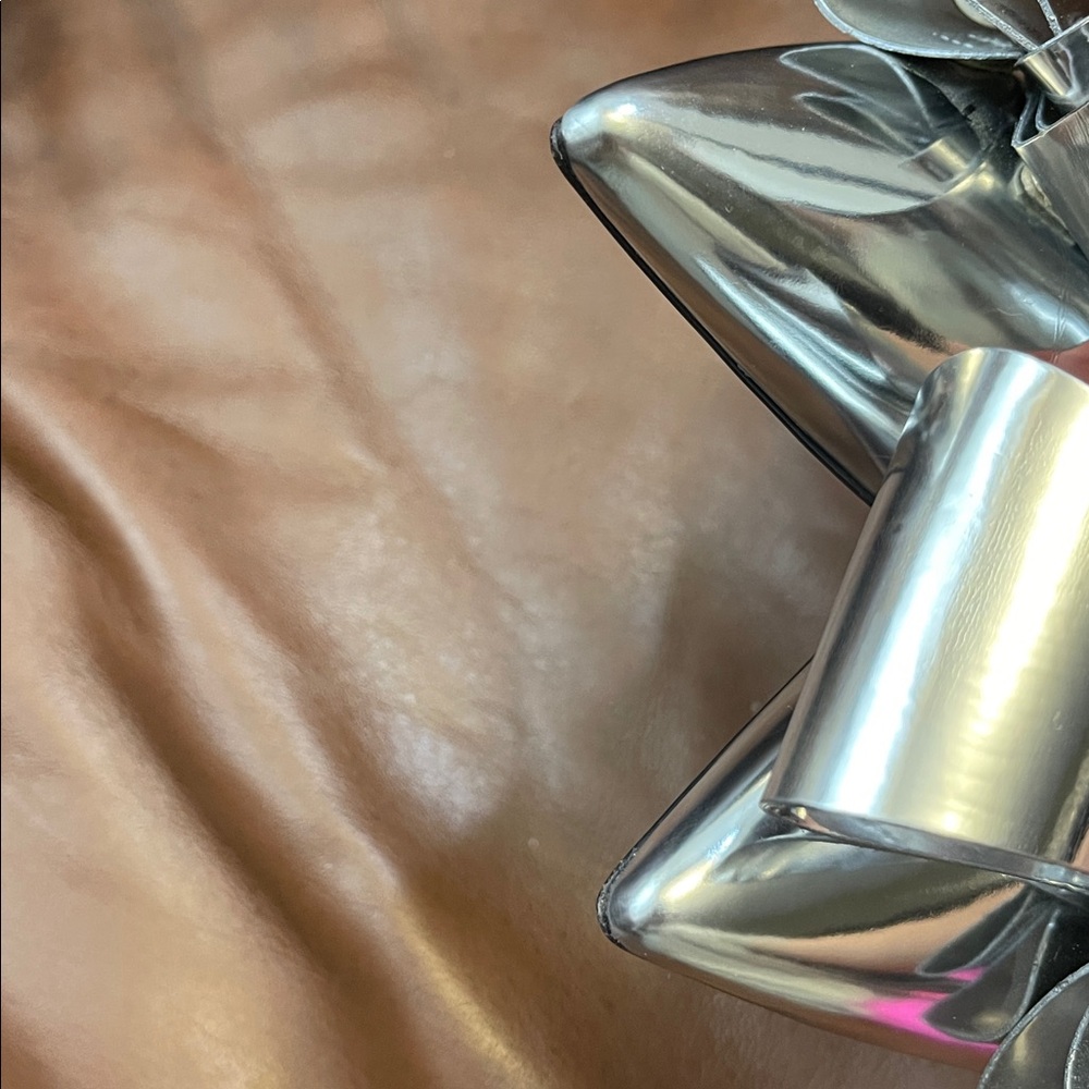 Delpozo patent leather pointed bow flat mules in silver size 37 - Picture 7 of 14